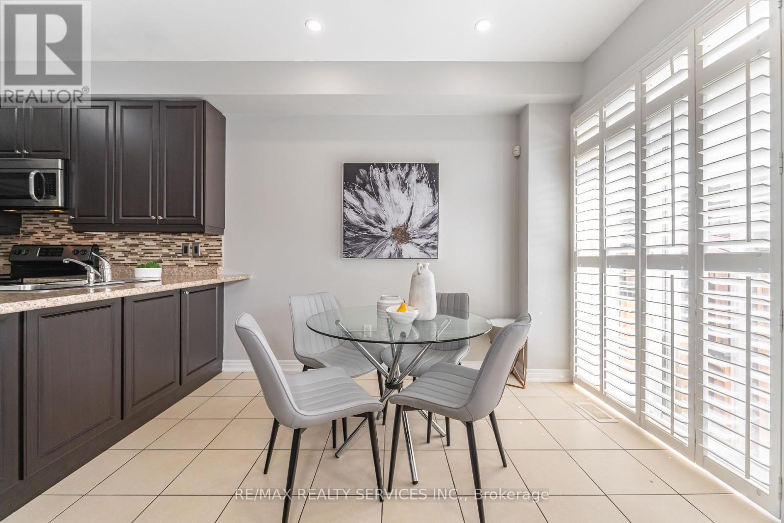 Photo 10 of 12 Seedland Crescent, Brampton ON