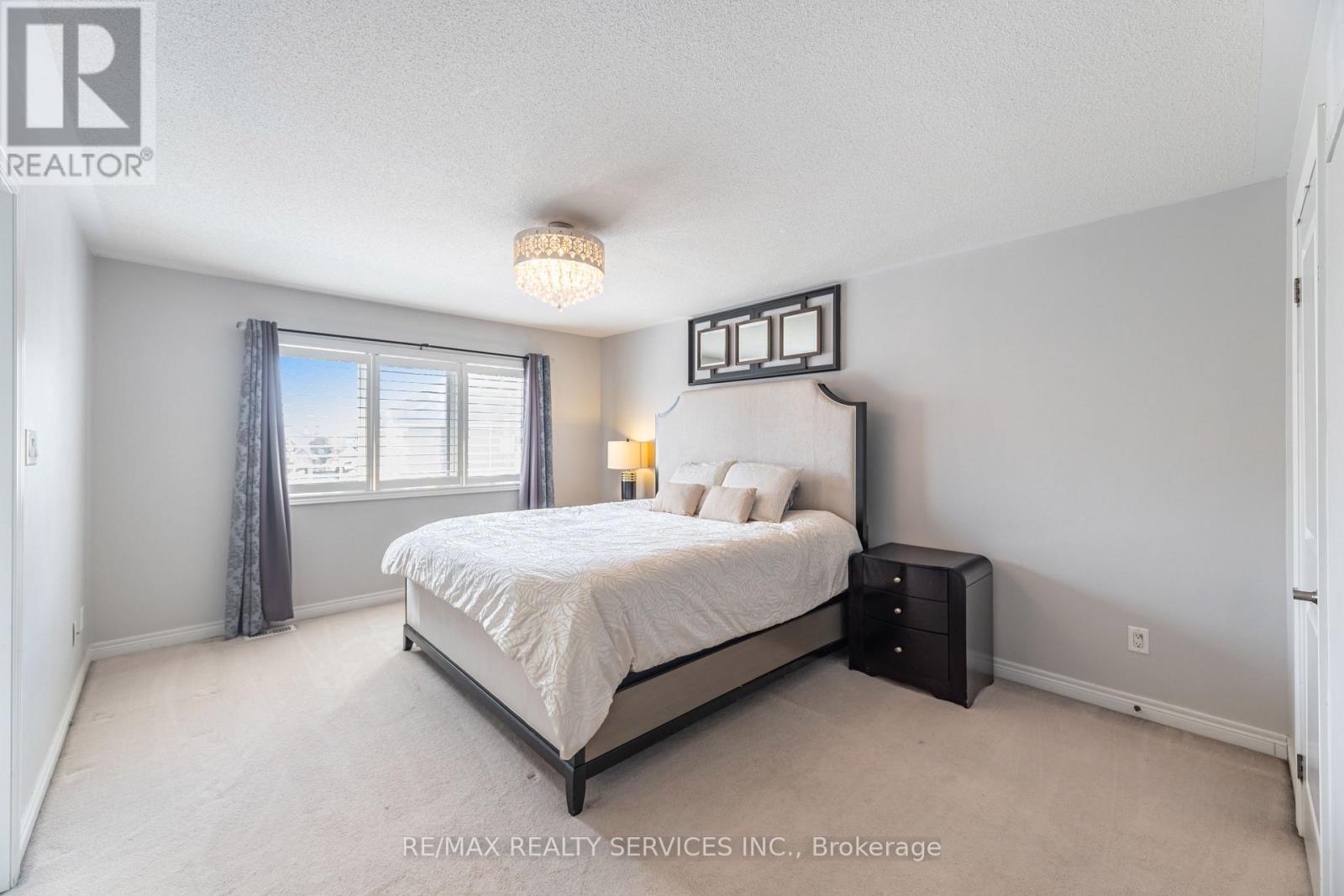 Photo 18 of 12 Seedland Crescent, Brampton ON