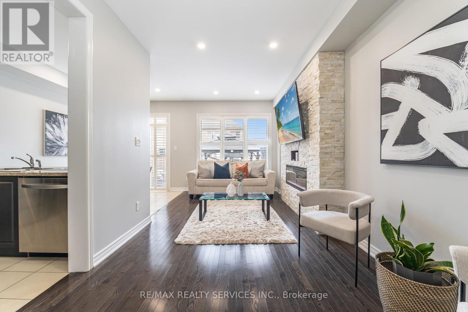 Photo 7 of 12 Seedland Crescent, Brampton ON