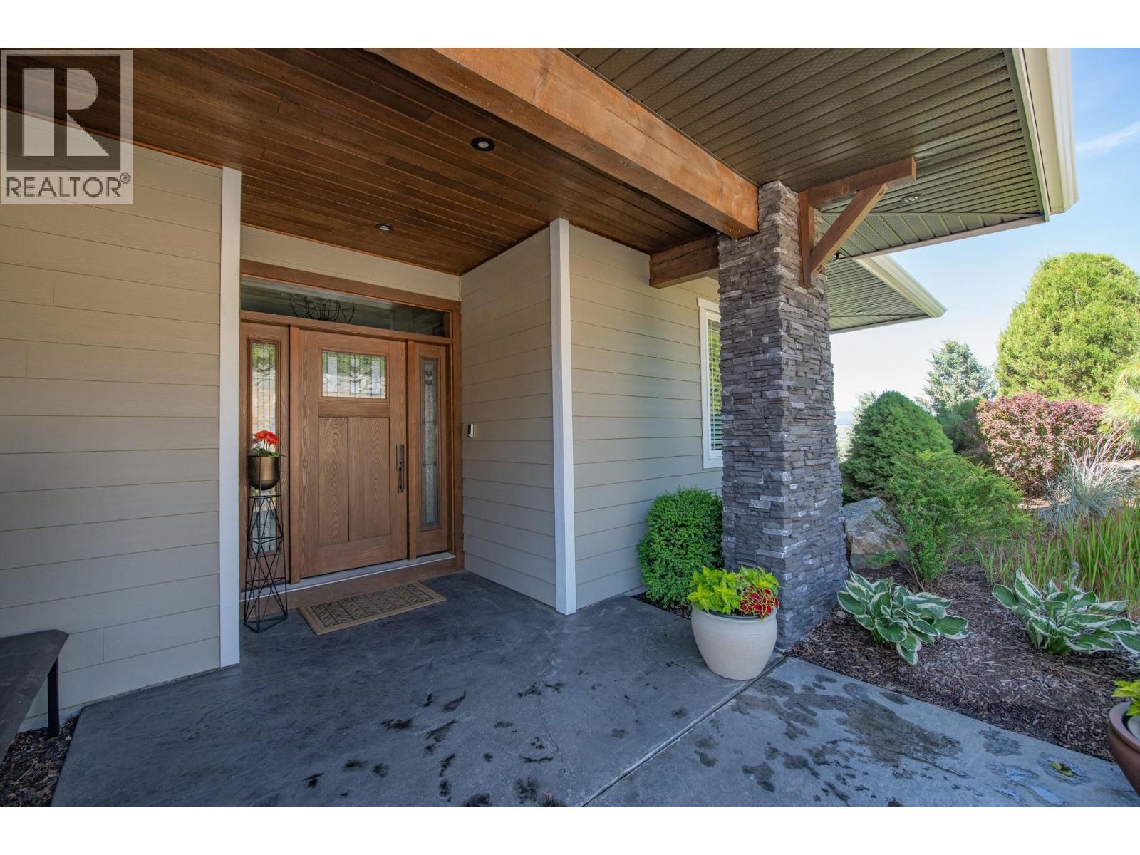 Photo 4 of 733 Hart Lane, Vernon BC
