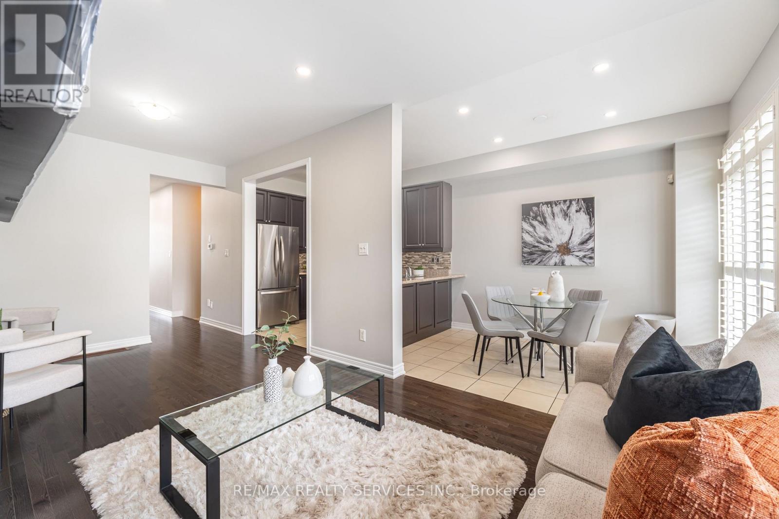 Photo 9 of 12 Seedland Crescent, Brampton ON