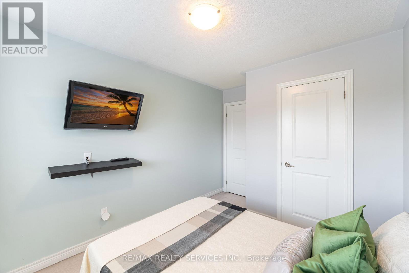 Photo 24 of 12 Seedland Crescent, Brampton ON