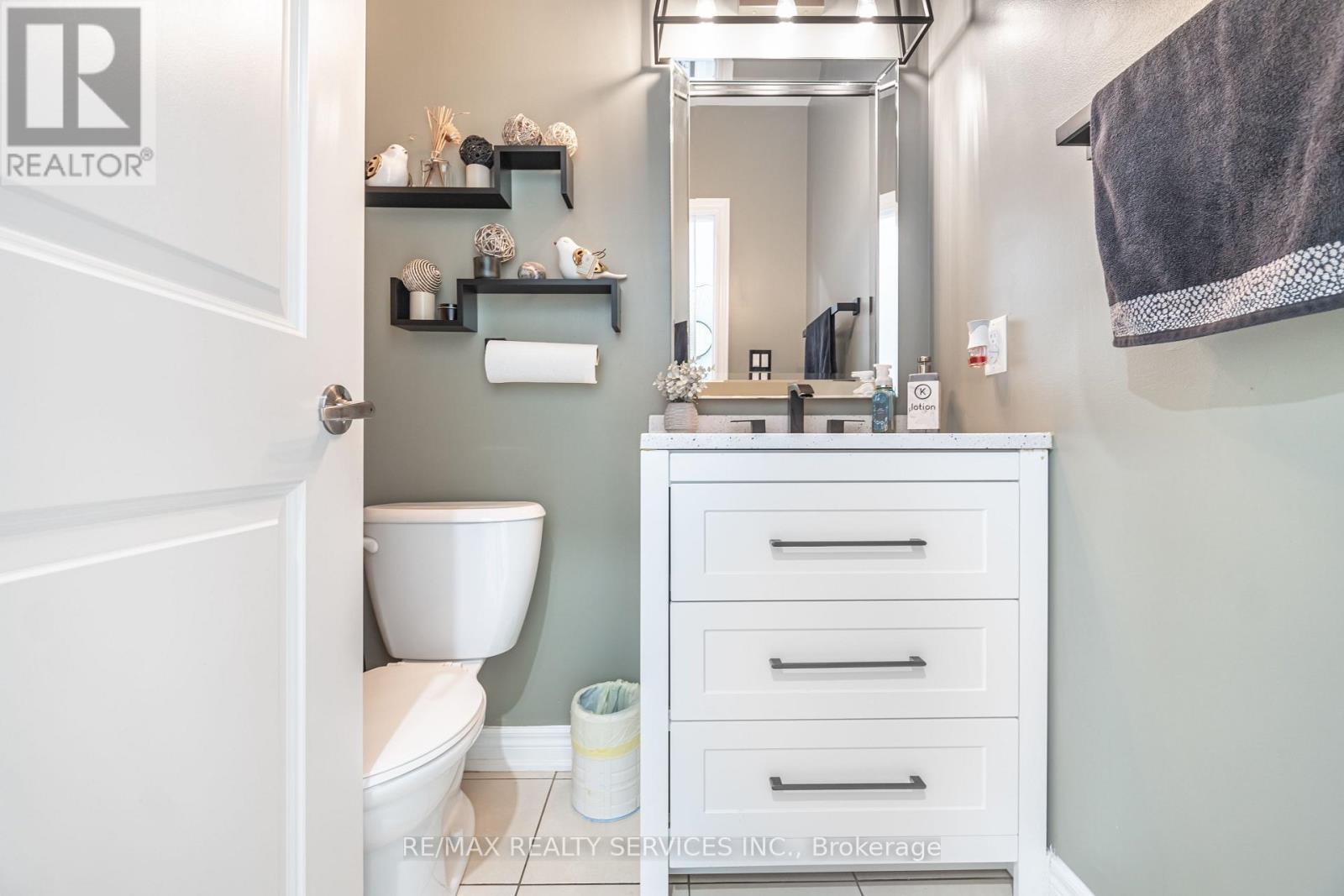 Photo 15 of 12 Seedland Crescent, Brampton ON