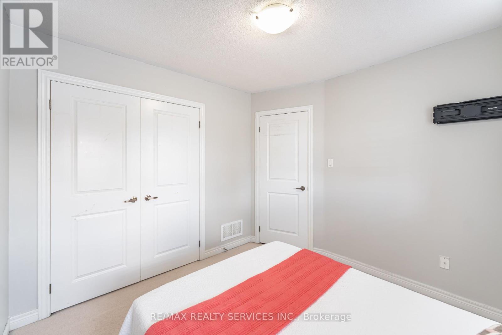 Photo 26 of 12 Seedland Crescent, Brampton ON