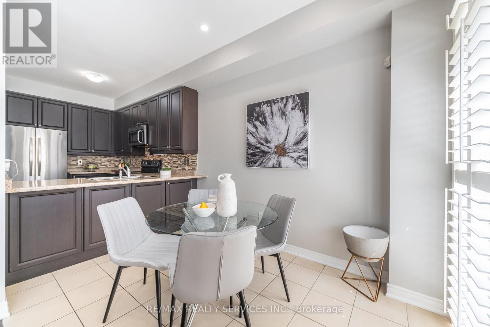 Photo 11 of 12 Seedland Crescent, Brampton ON