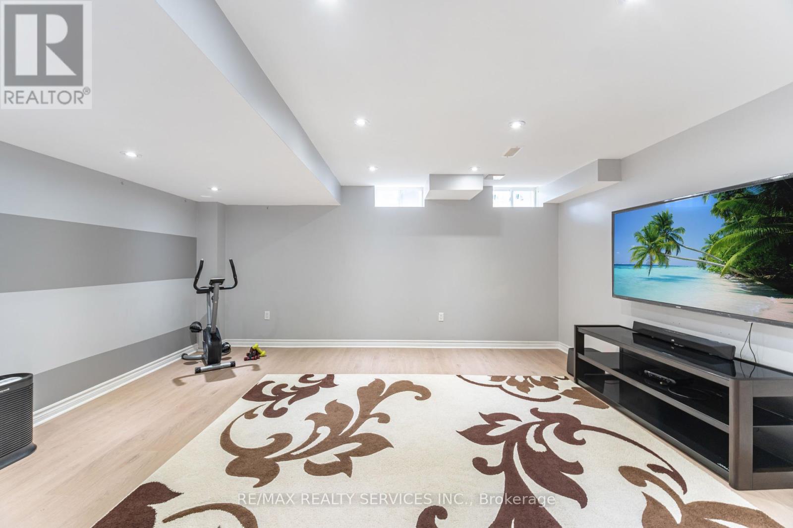 Photo 33 of 12 Seedland Crescent, Brampton ON