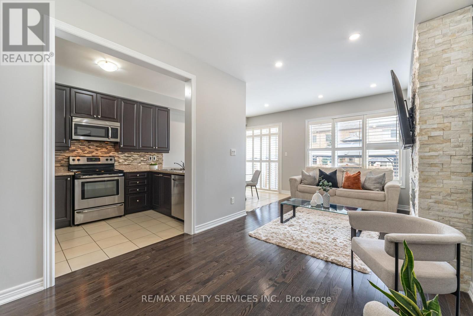 Photo 8 of 12 Seedland Crescent, Brampton ON