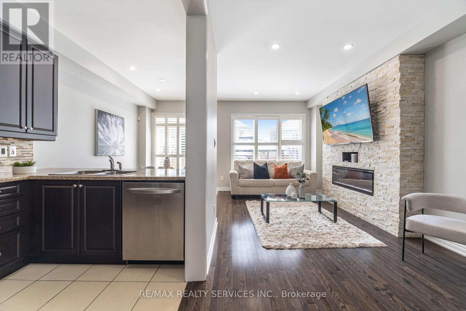 Photo 6 of 12 Seedland Crescent, Brampton ON