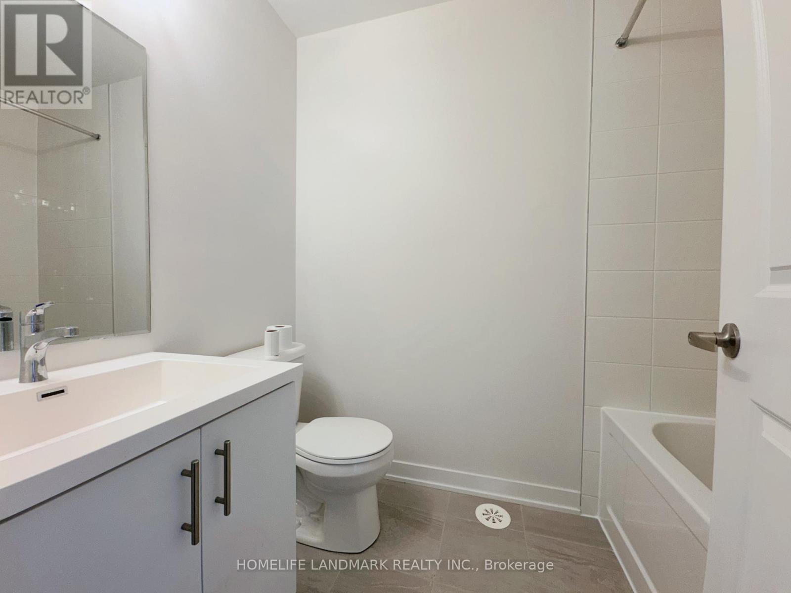 Photo 8 of 52 Selfridge Way, Whitby ON