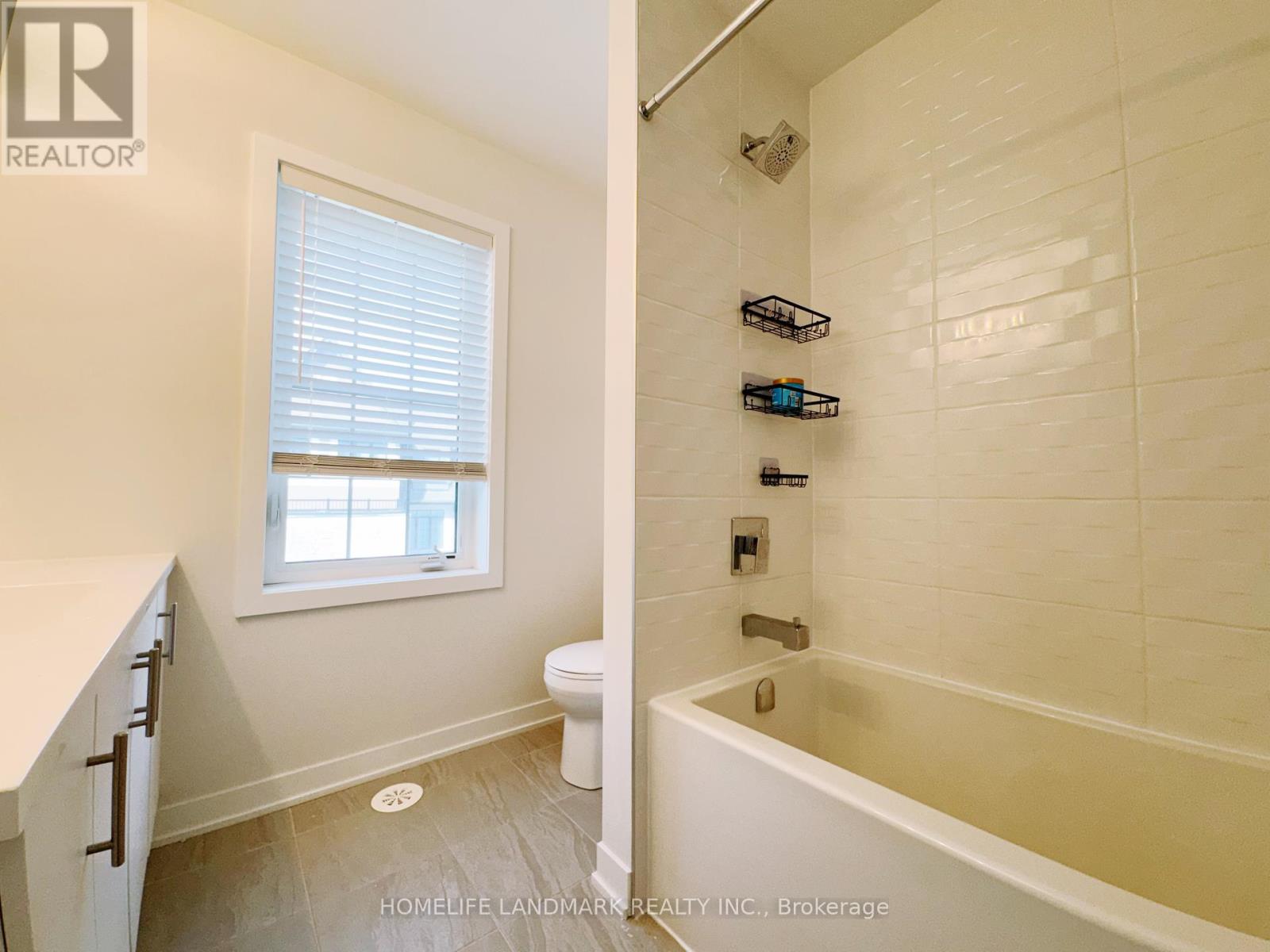 Photo 9 of 52 Selfridge Way, Whitby ON