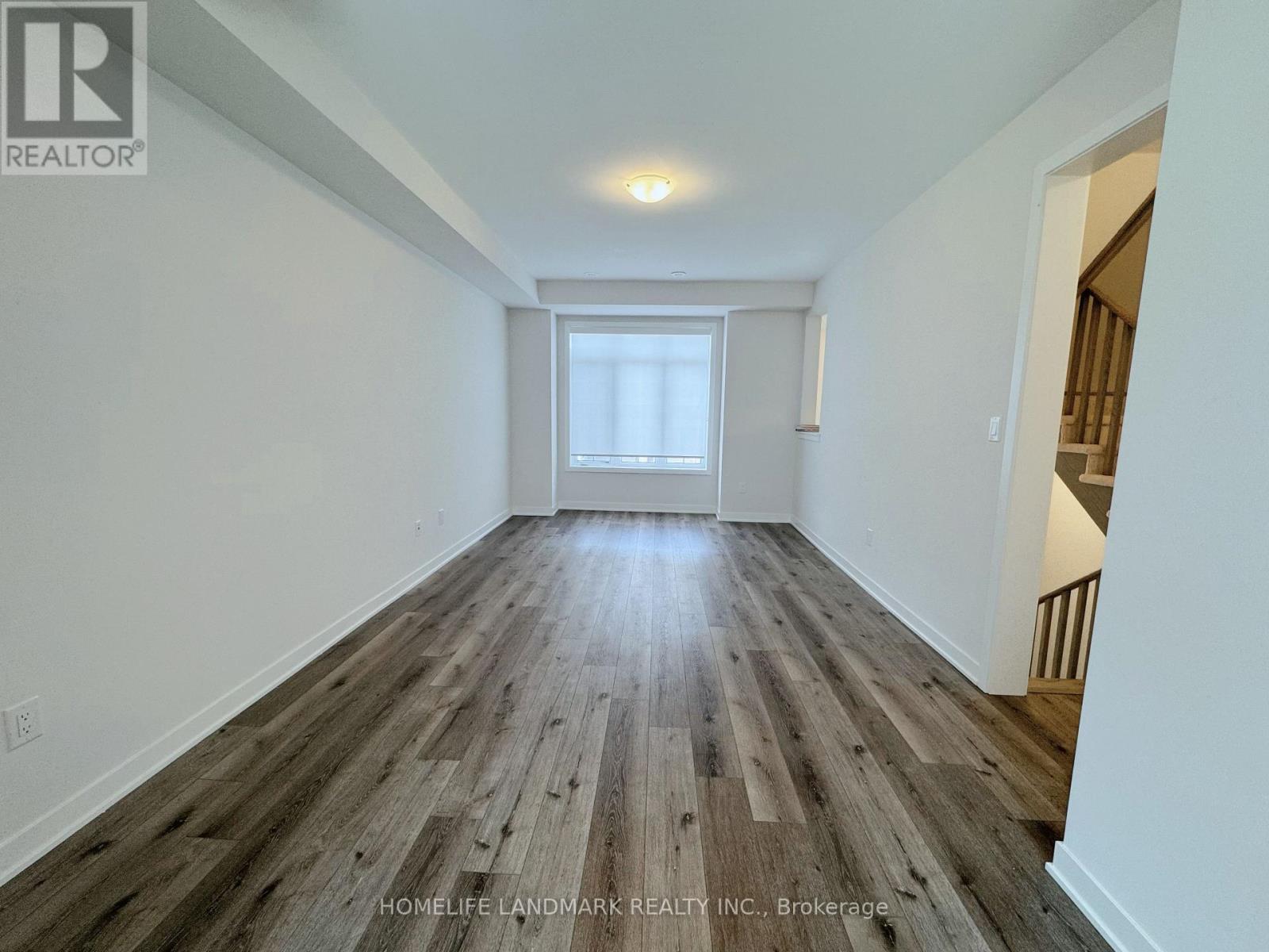 Photo 3 of 52 Selfridge Way, Whitby ON
