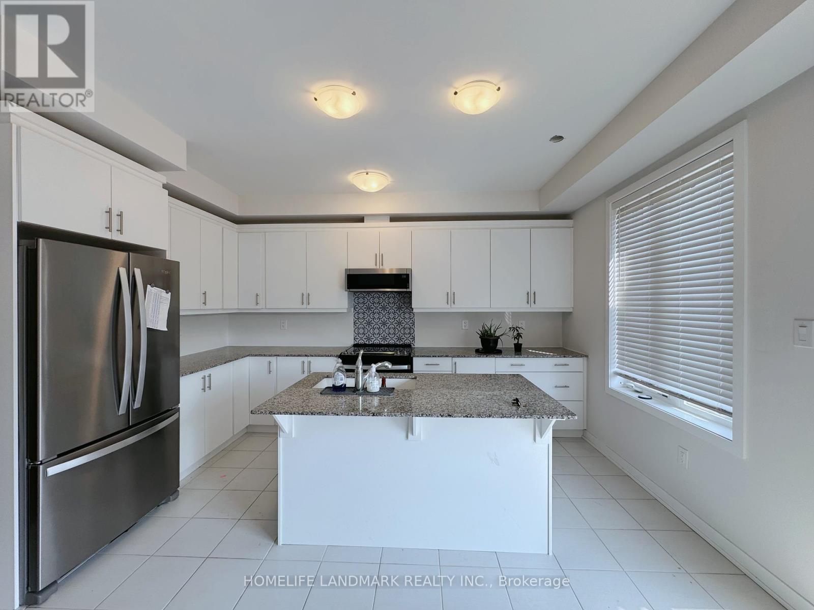 Photo 4 of 52 Selfridge Way, Whitby ON
