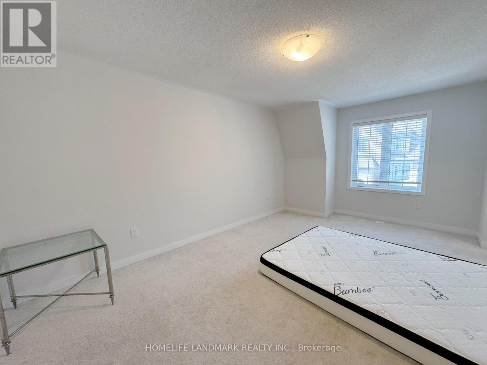 Photo 12 of 52 Selfridge Way, Whitby ON