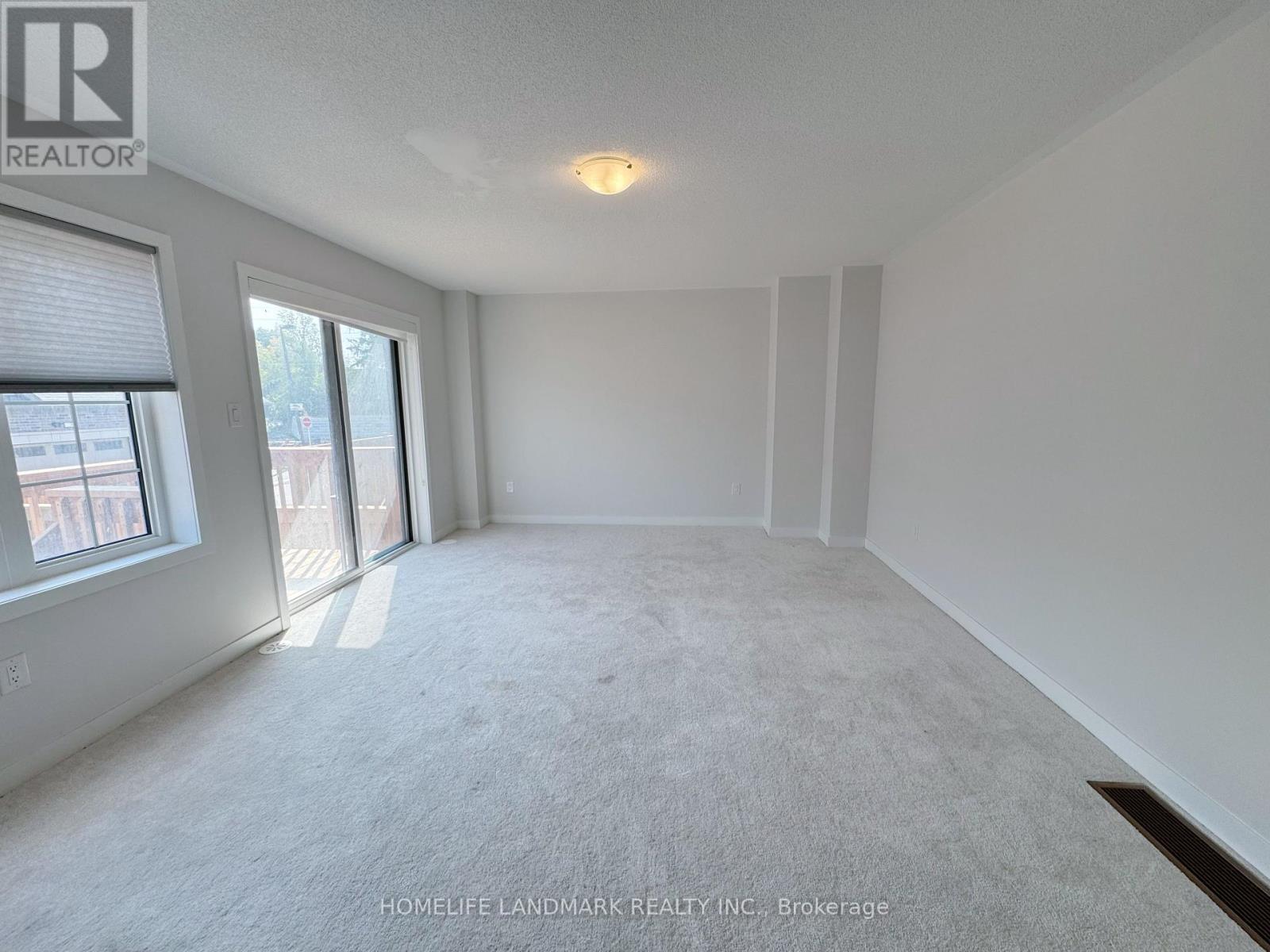 Photo 15 of 52 Selfridge Way, Whitby ON