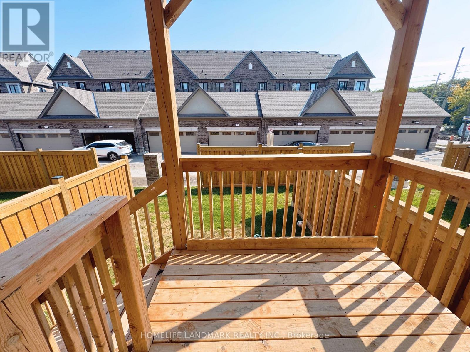 Photo 17 of 52 Selfridge Way, Whitby ON