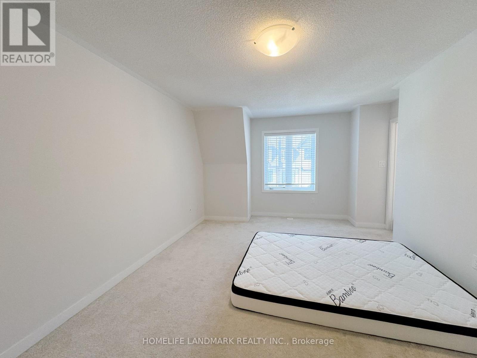 Photo 11 of 52 Selfridge Way, Whitby ON