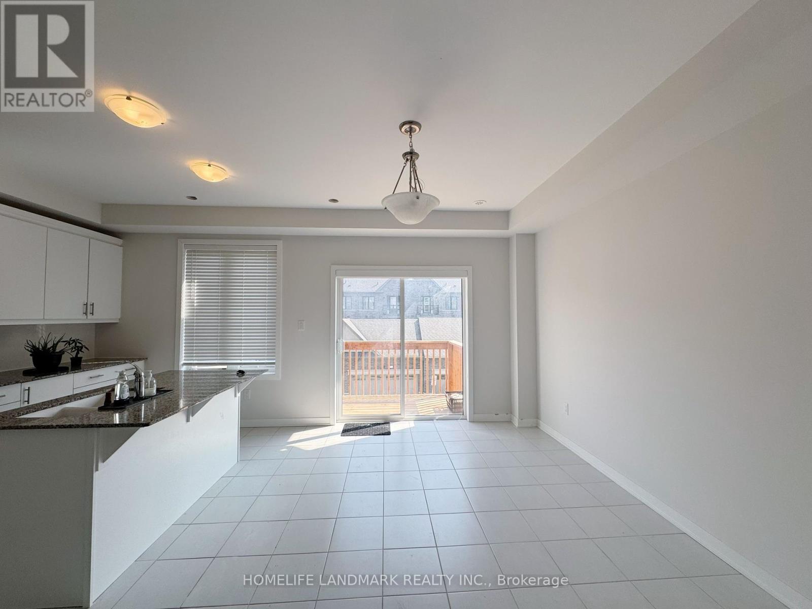 Photo 5 of 52 Selfridge Way, Whitby ON