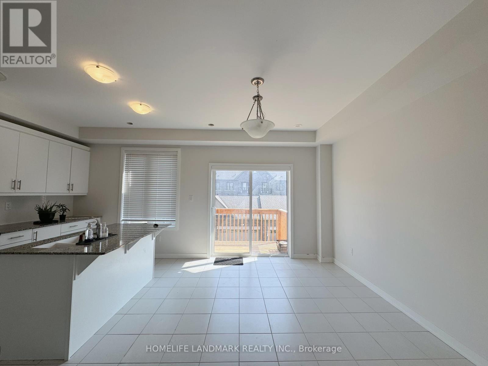 Photo 7 of 52 Selfridge Way, Whitby ON