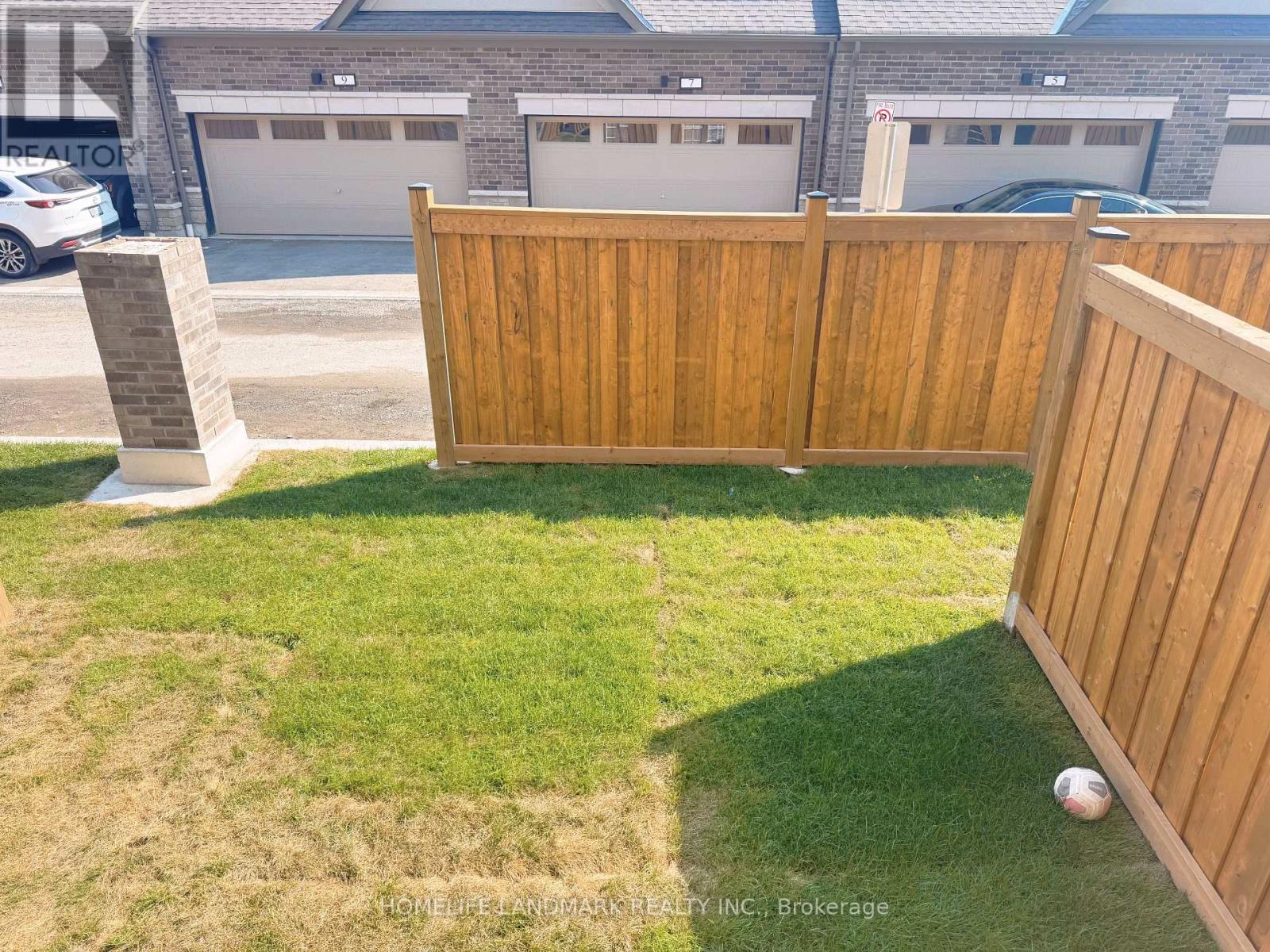 Photo 16 of 52 Selfridge Way, Whitby ON