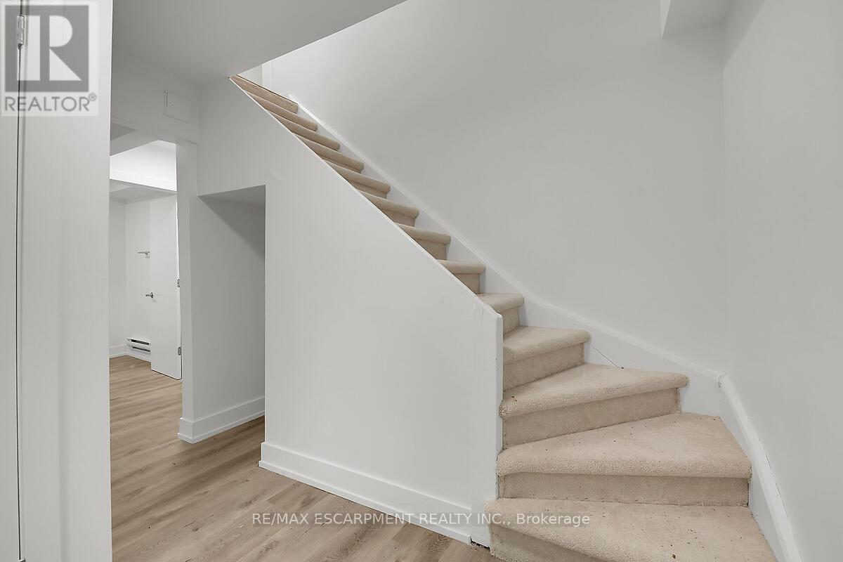 Photo 16 of 34 Rykert Street, St Catharines ON