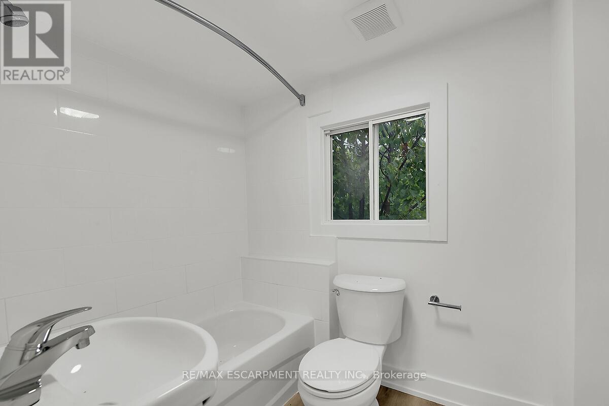 Photo 24 of 34 Rykert Street, St Catharines ON