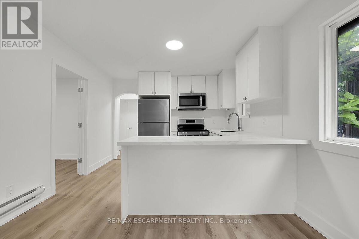 Photo 3 of 34 Rykert Street, St Catharines ON