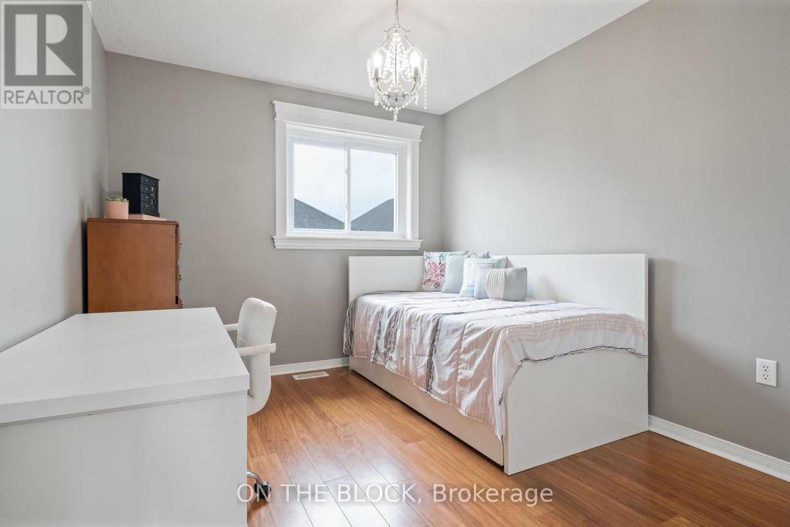 Photo 18 of 39 485 Green Road, Hamilton ON
