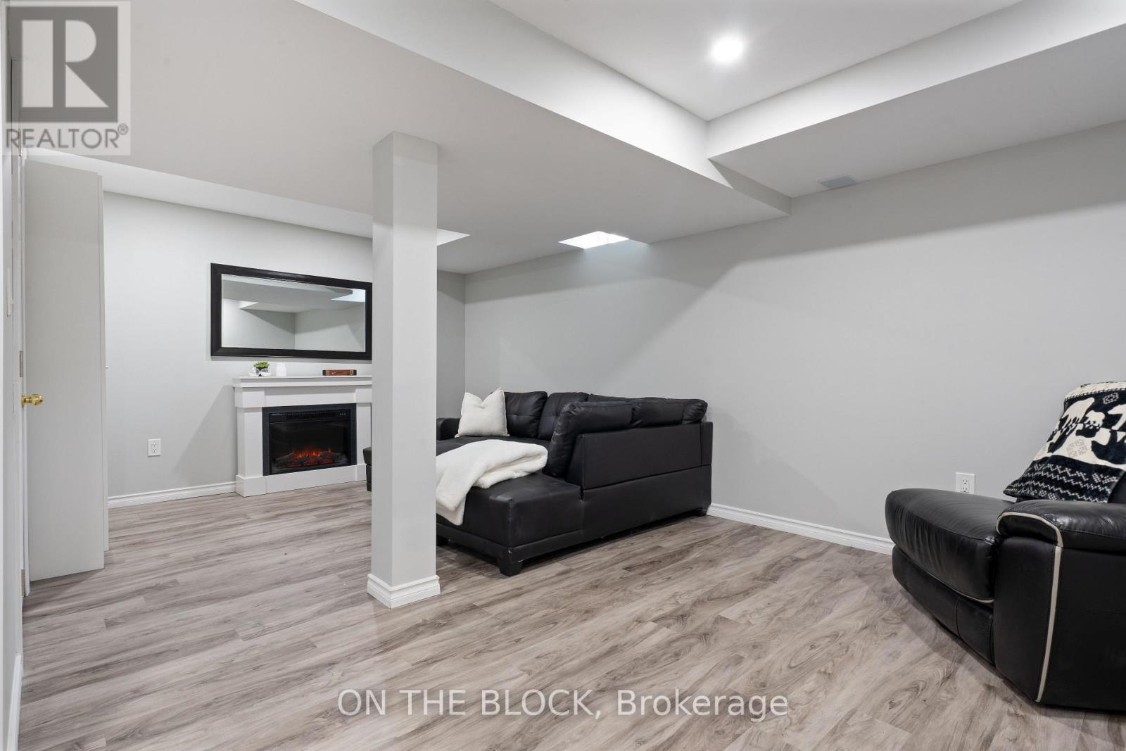 Photo 25 of 39 485 Green Road, Hamilton ON