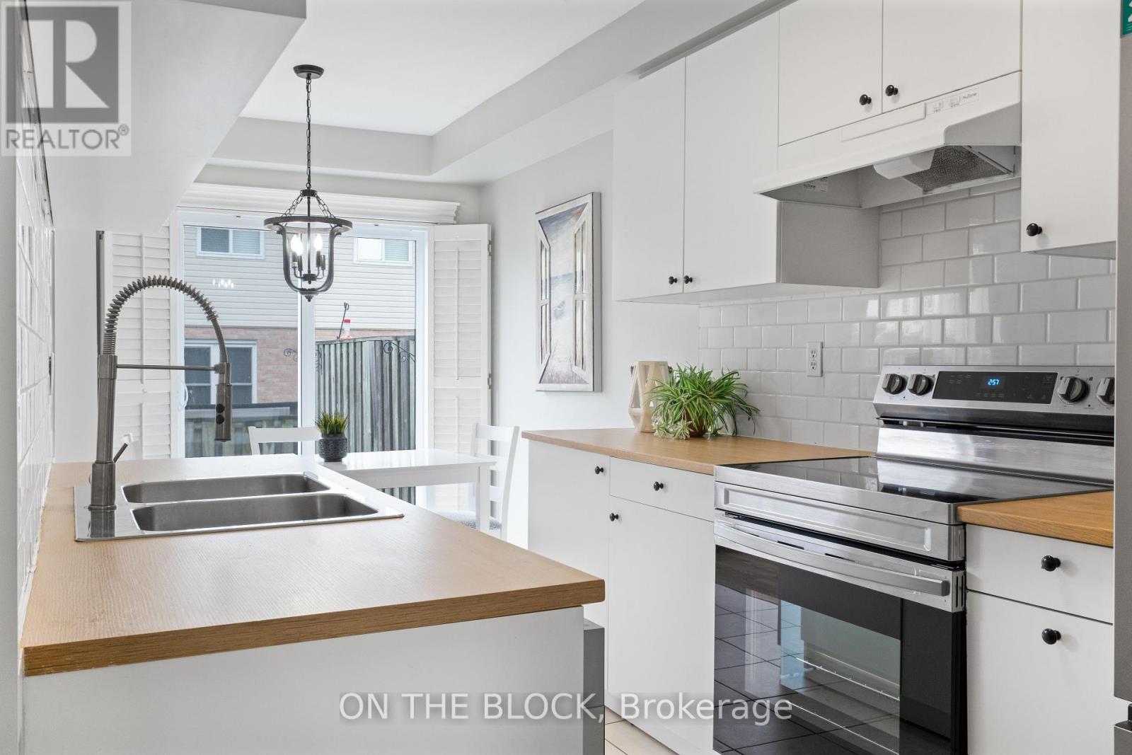 Photo 4 of 39 485 Green Road, Hamilton ON