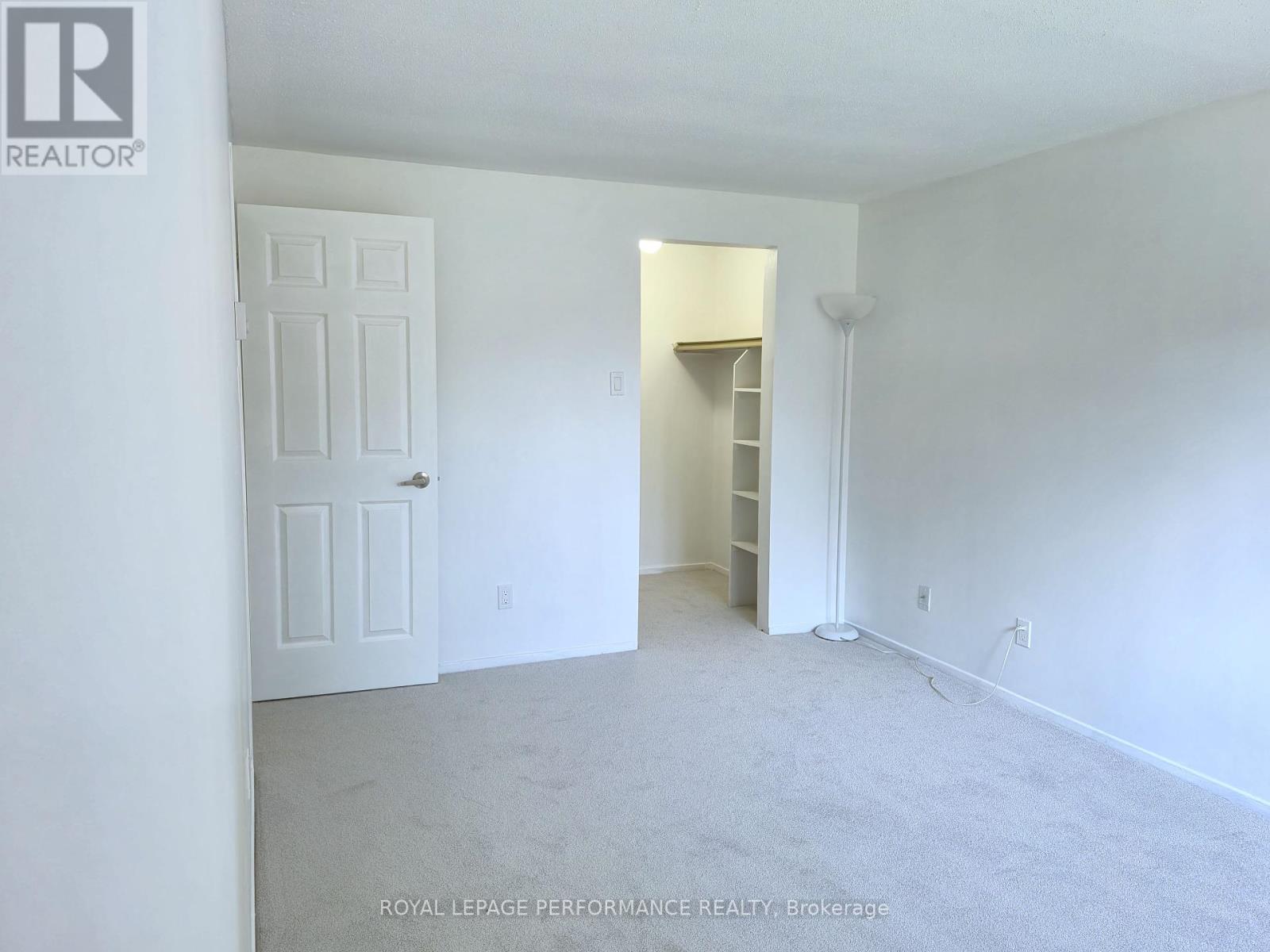 Photo 16 of 44 A 802 St Andre Drive, Ottawa ON