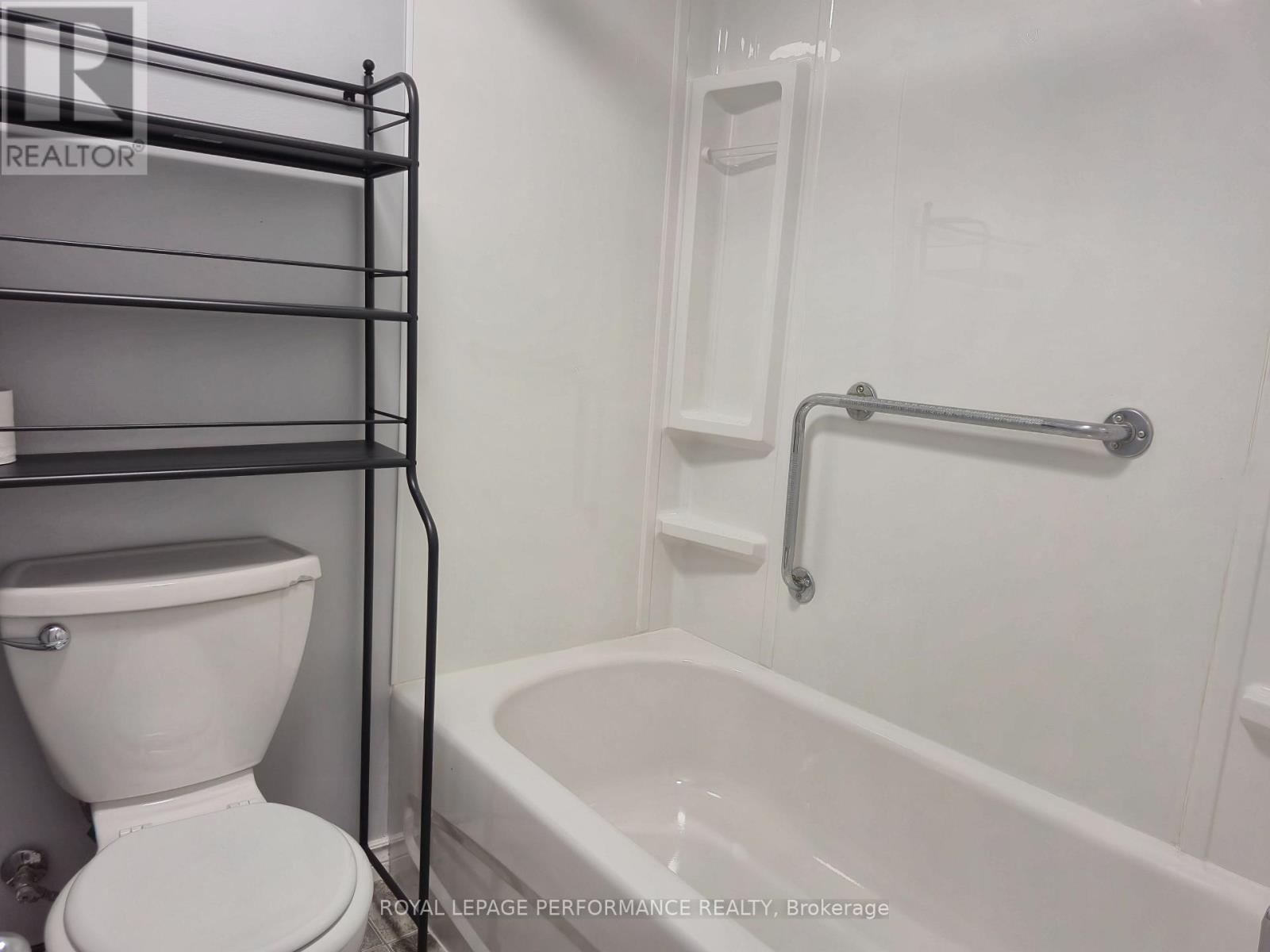 Photo 18 of 44 A 802 St Andre Drive, Ottawa ON