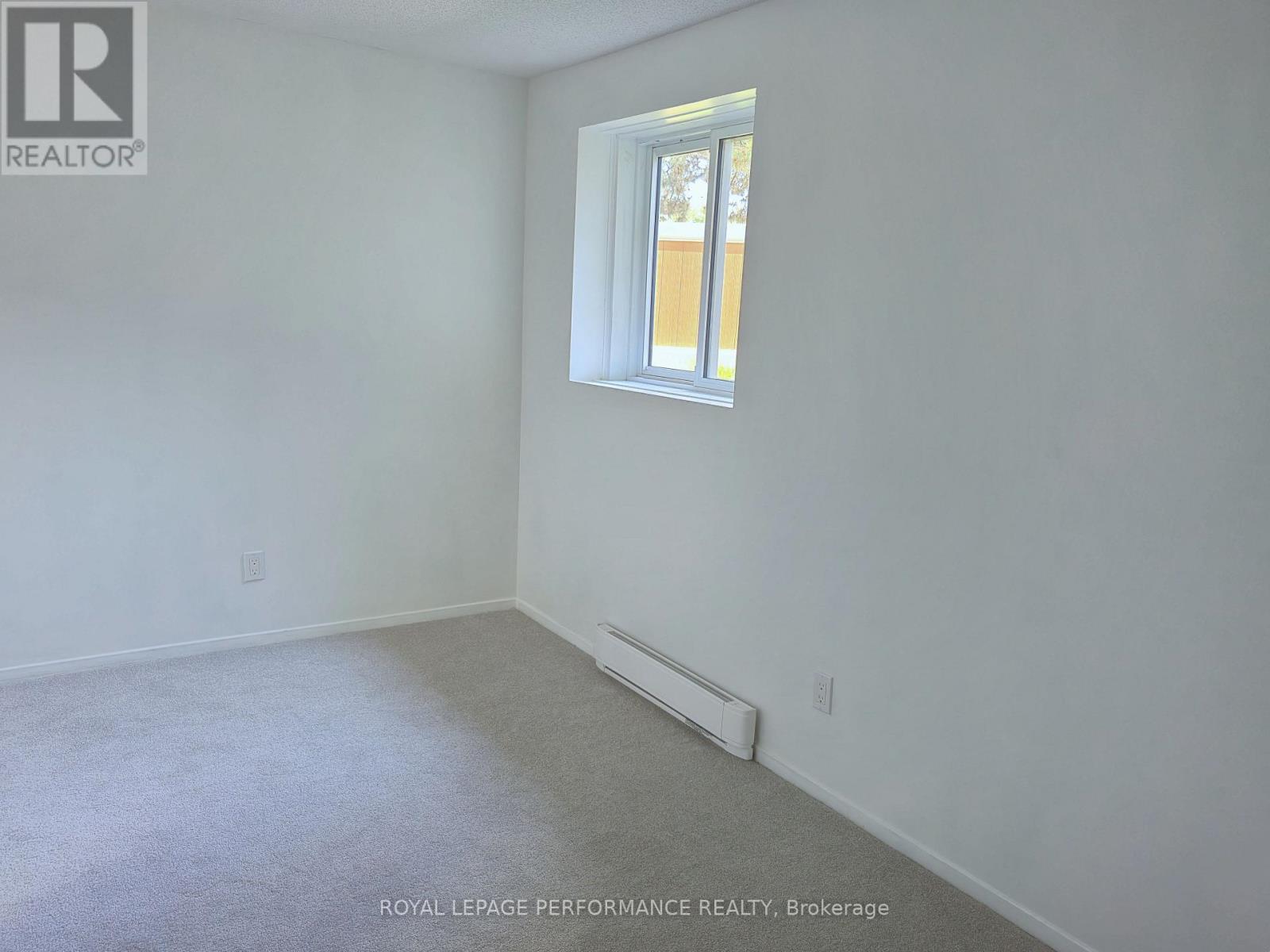 Photo 19 of 44 A 802 St Andre Drive, Ottawa ON