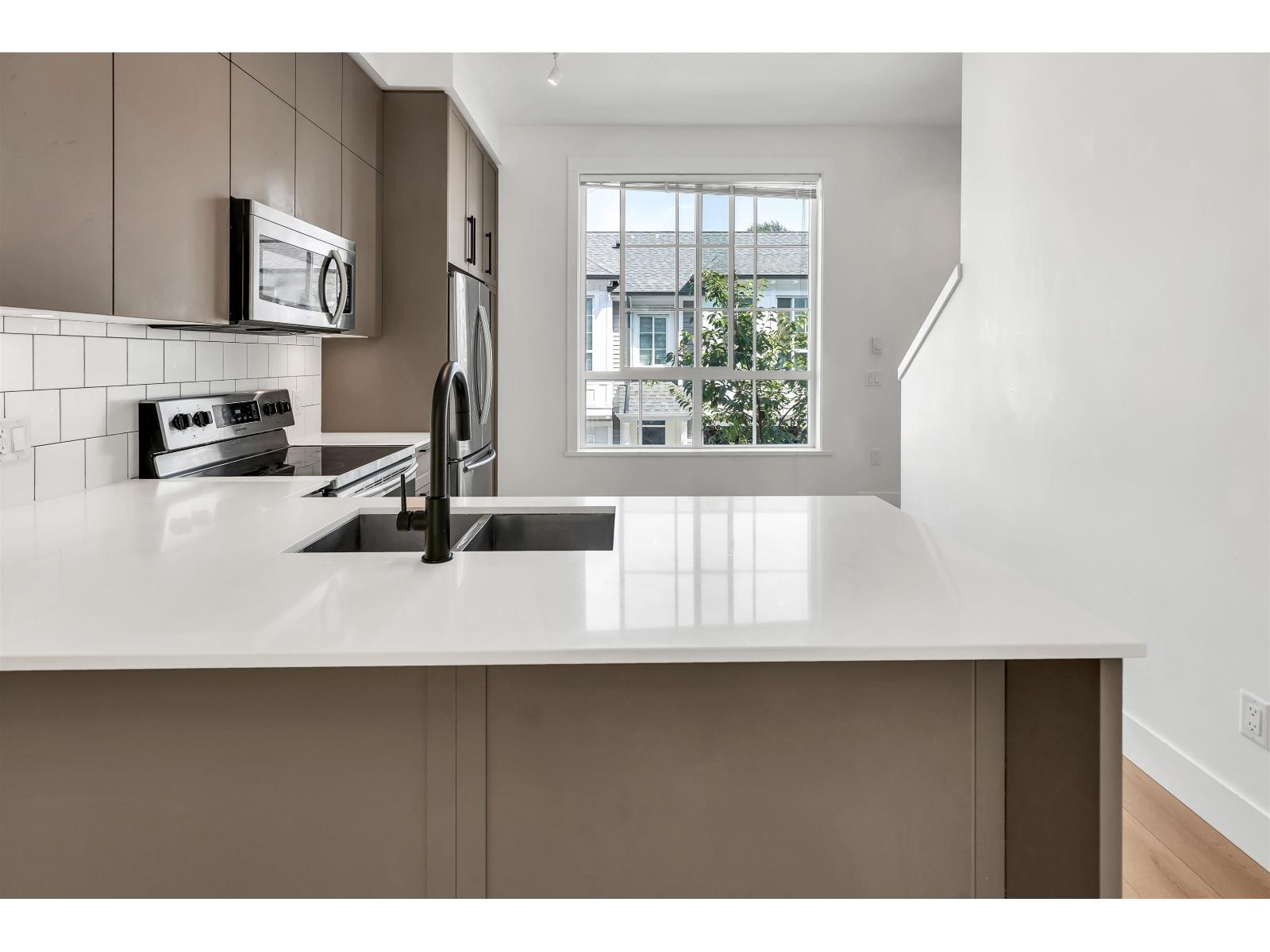 Photo 6 of 63 2838 Livingstone Avenue, Abbotsford BC
