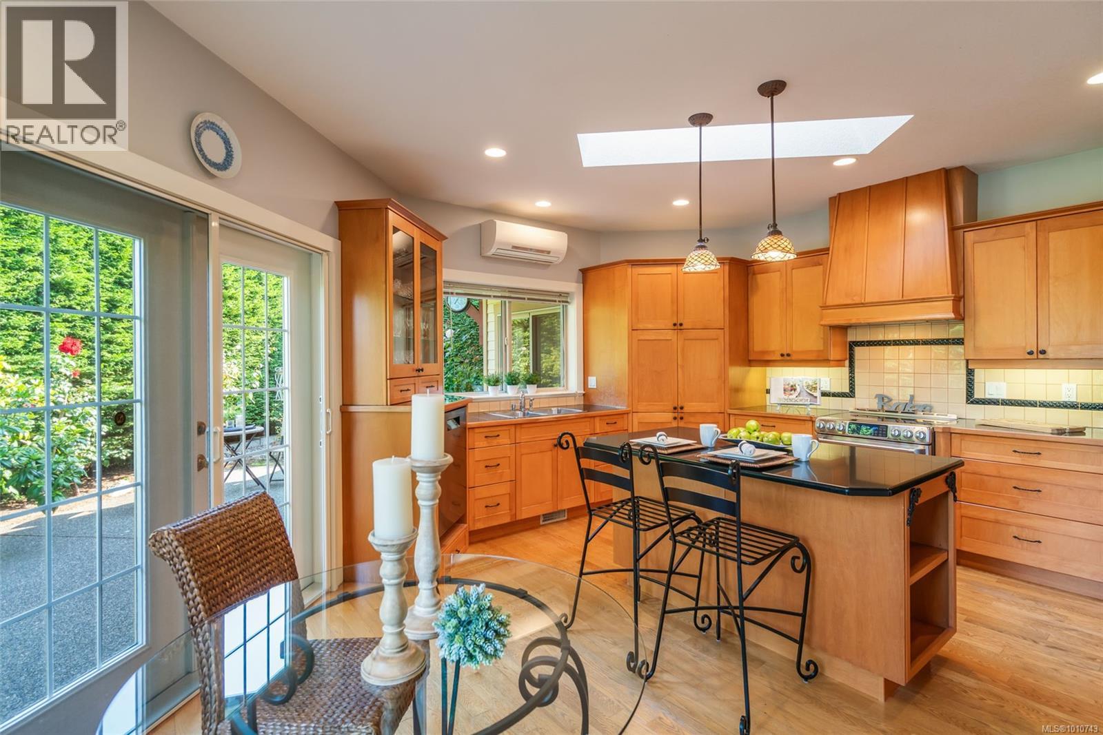 Photo 5 of 6103 La Marche Pl, Nanaimo BC