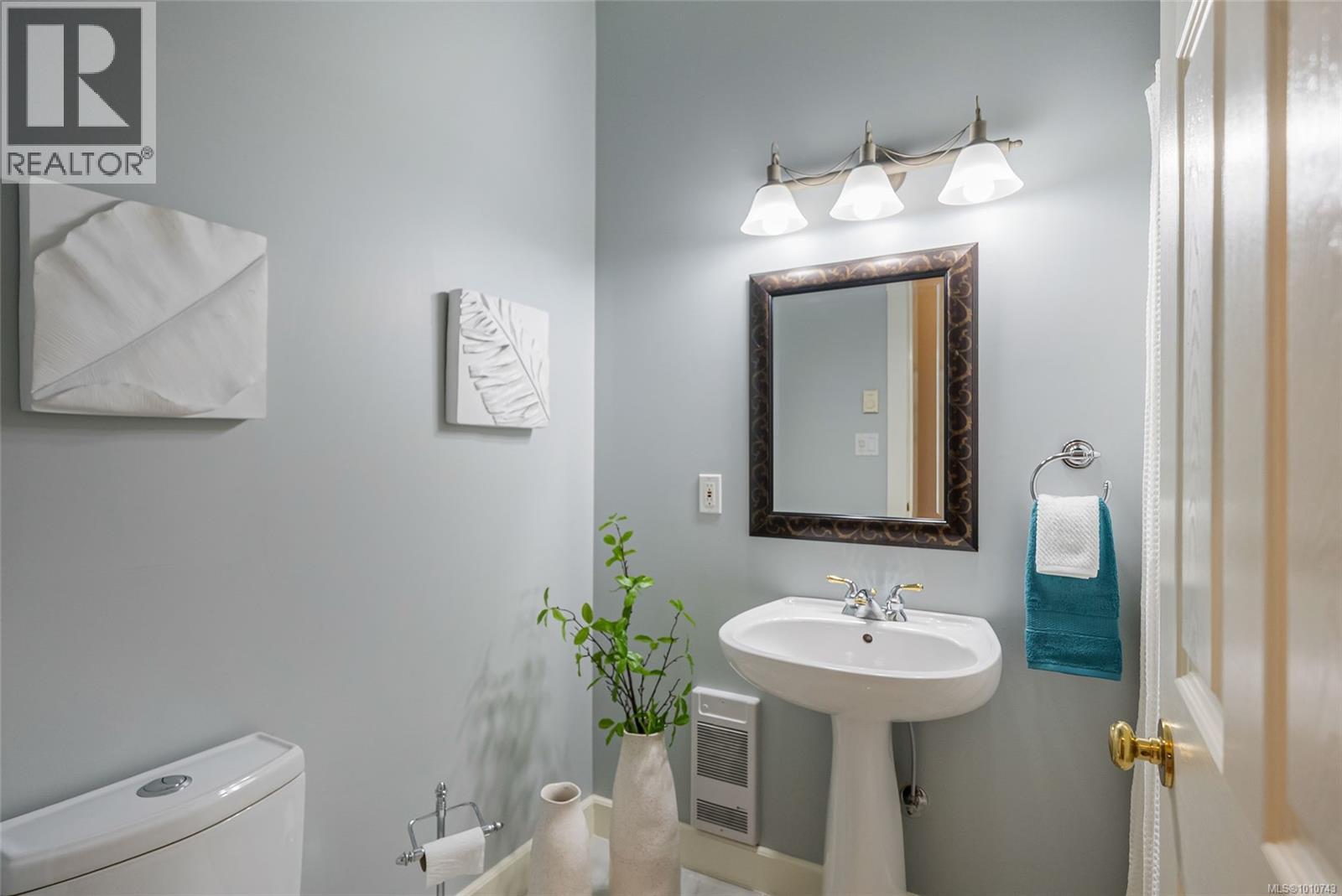 Photo 13 of 6103 La Marche Pl, Nanaimo BC