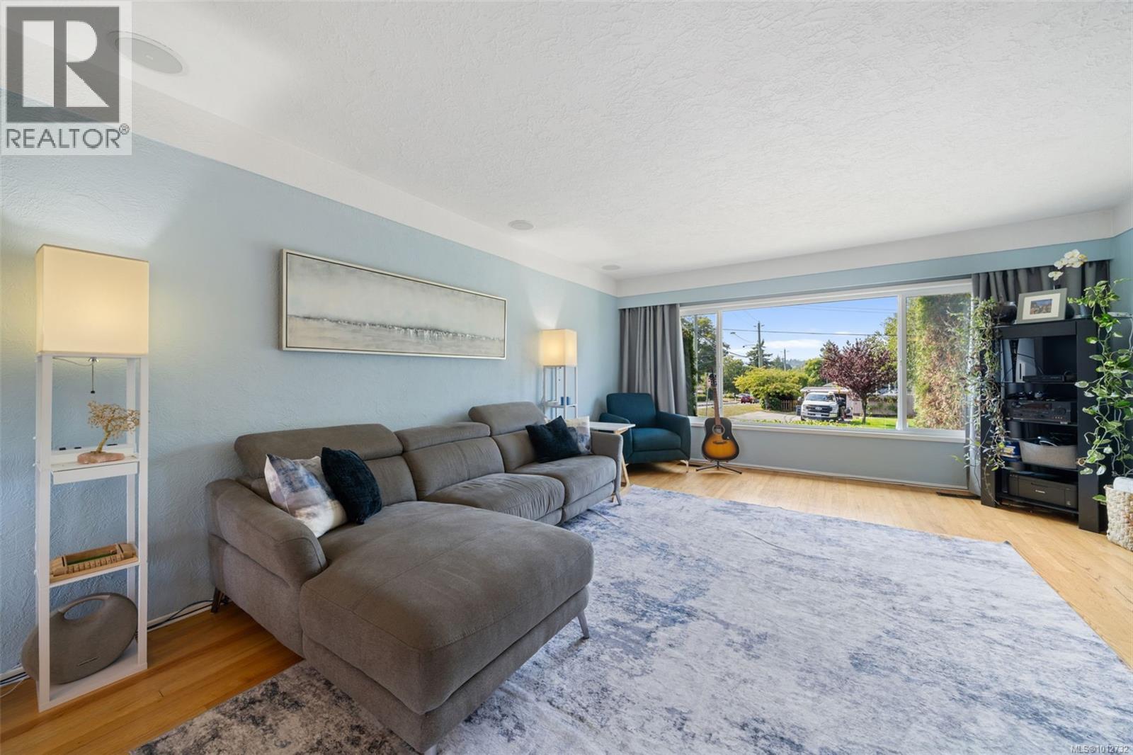 Photo 7 of 4309 Savoy Pl, Saanich BC