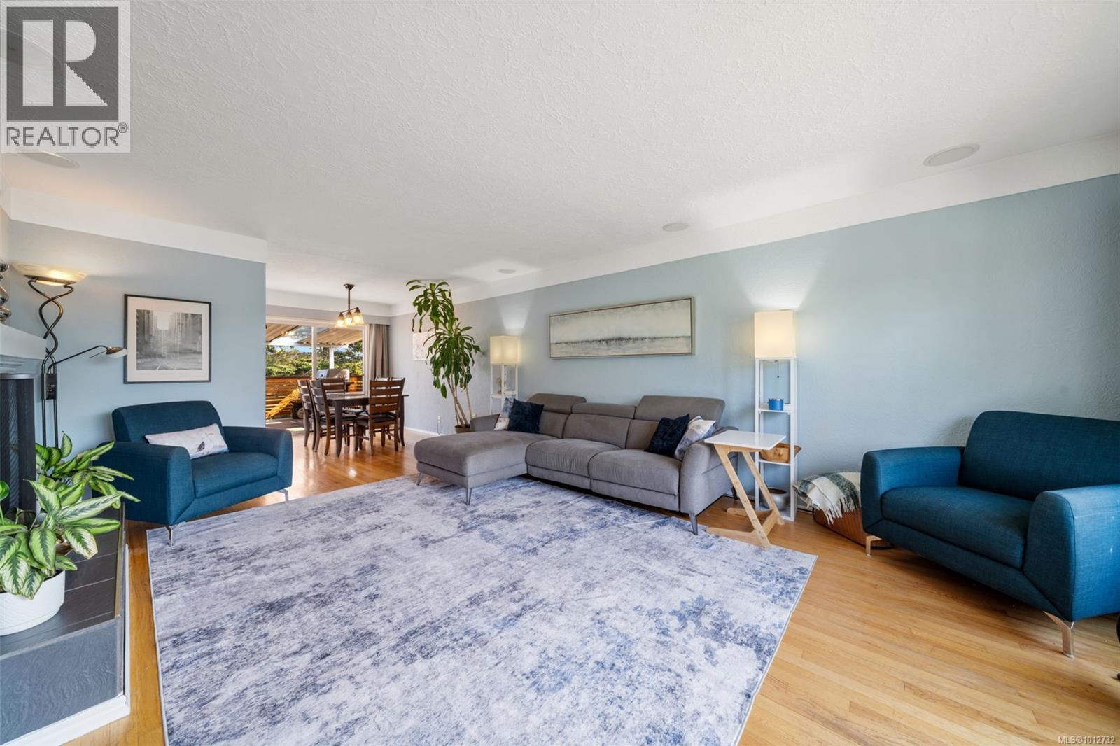Photo 8 of 4309 Savoy Pl, Saanich BC