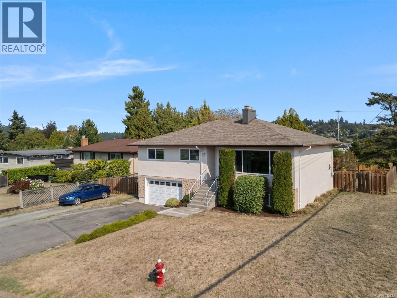 Photo 3 of 4309 Savoy Pl, Saanich BC