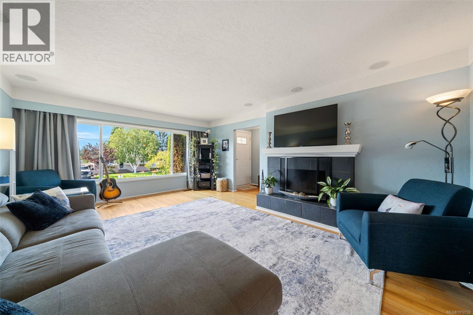 Photo 6 of 4309 Savoy Pl, Saanich BC