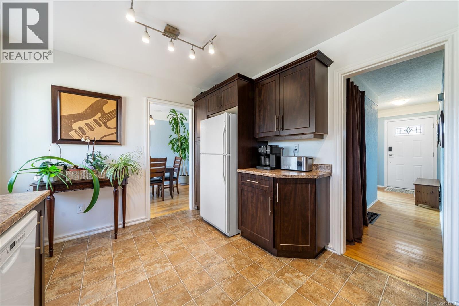 Photo 14 of 4309 Savoy Pl, Saanich BC