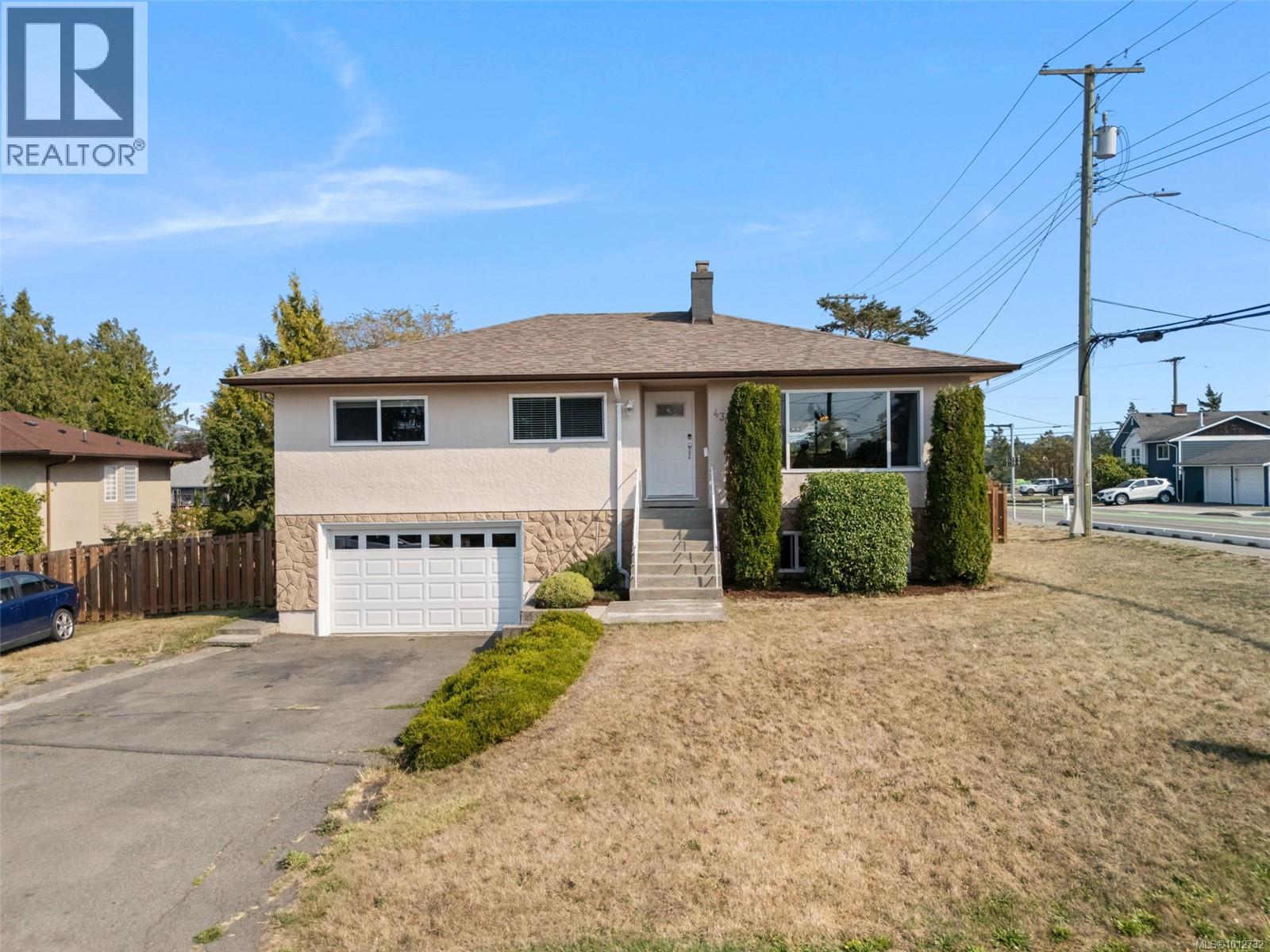 Photo 2 of 4309 Savoy Pl, Saanich BC
