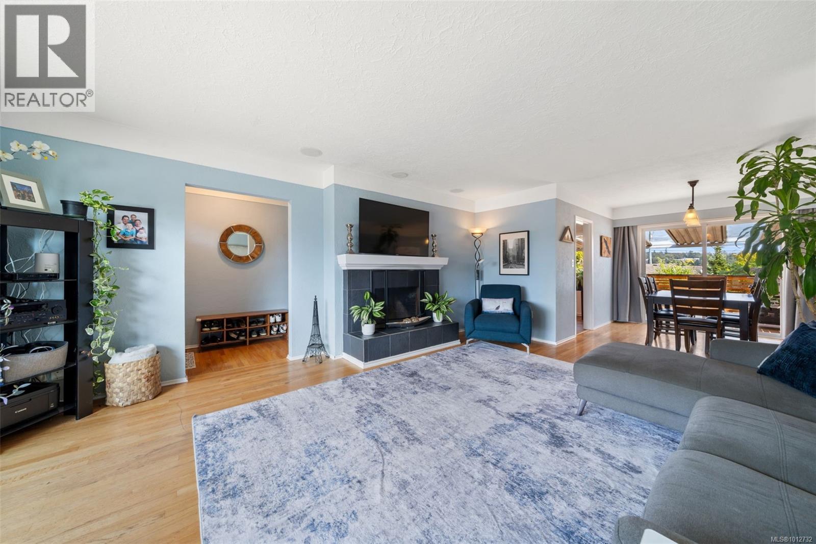 Photo 4 of 4309 Savoy Pl, Saanich BC