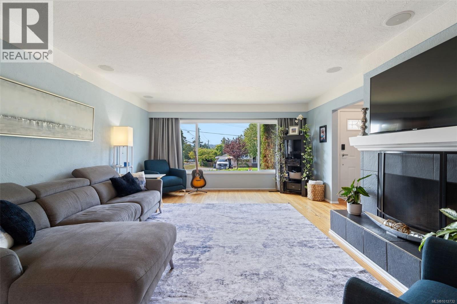 Photo 5 of 4309 Savoy Pl, Saanich BC