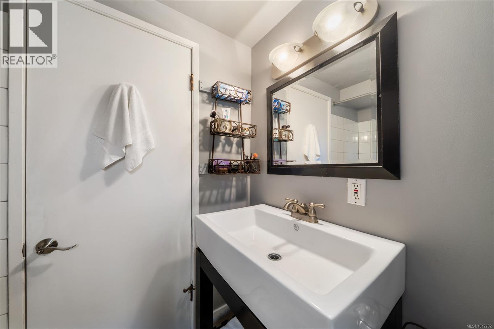 Photo 27 of 4309 Savoy Pl, Saanich BC