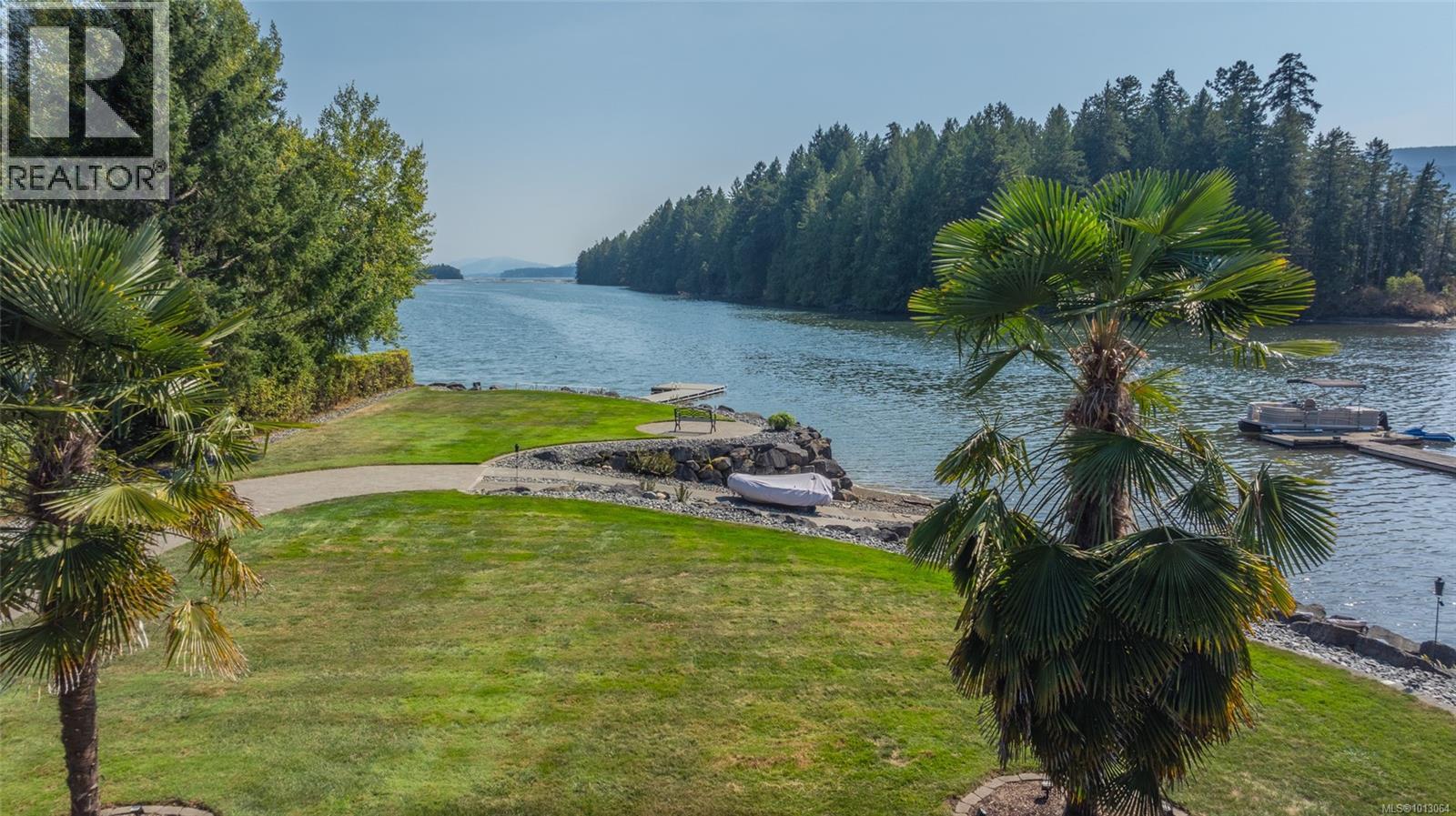 Photo 6 of 4718 4720 Shell Beach Rd, Ladysmith BC