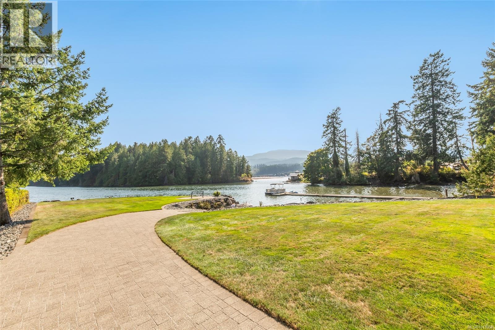 Photo 34 of 4718 4720 Shell Beach Rd, Ladysmith BC