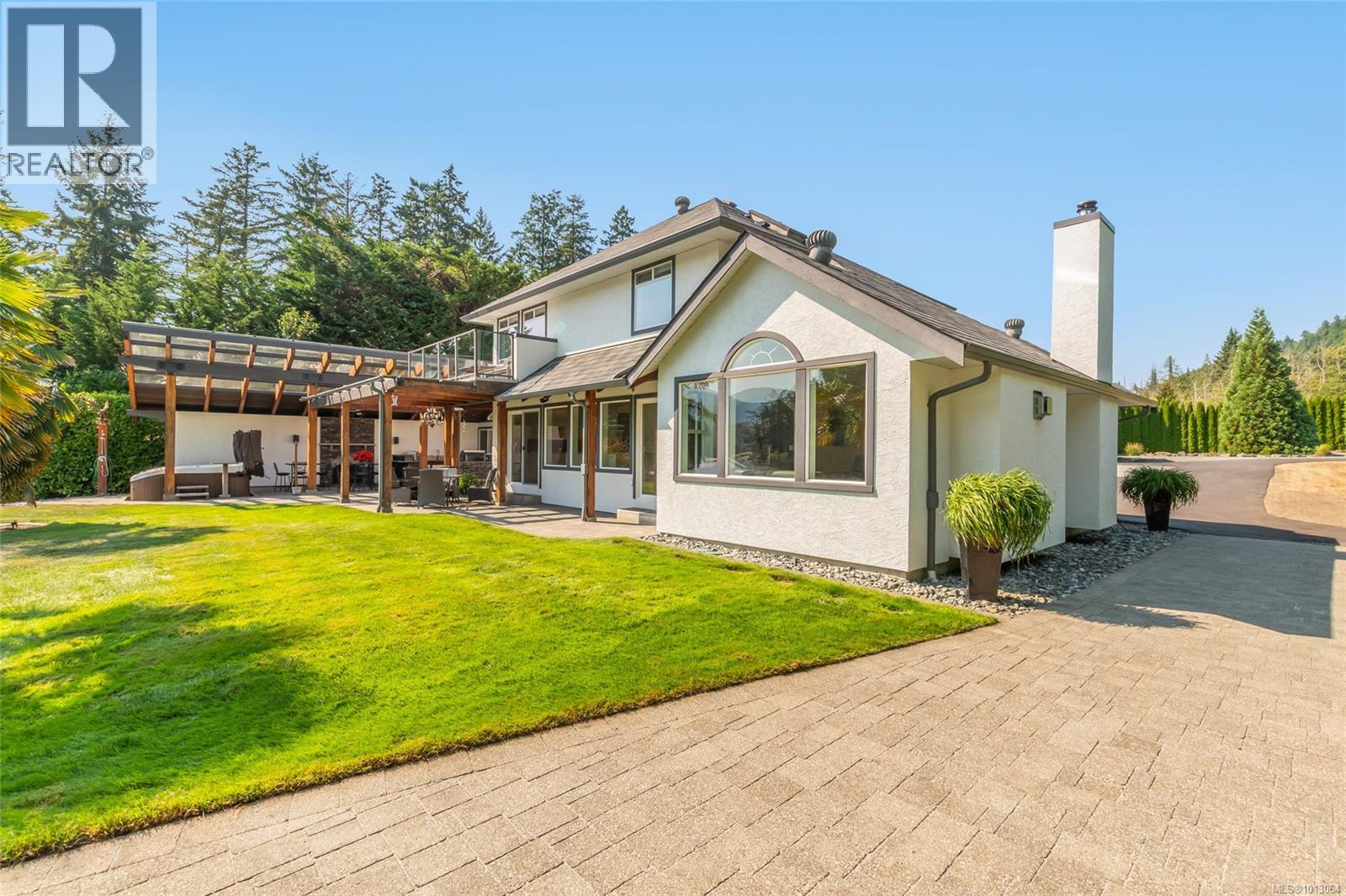 Photo 33 of 4718 4720 Shell Beach Rd, Ladysmith BC