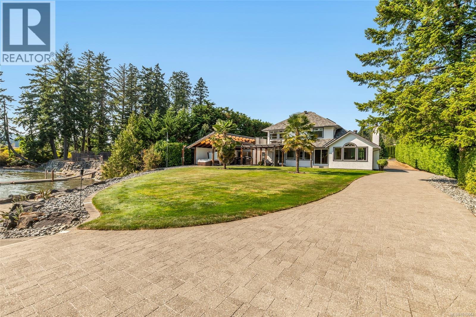 Photo 35 of 4718 4720 Shell Beach Rd, Ladysmith BC