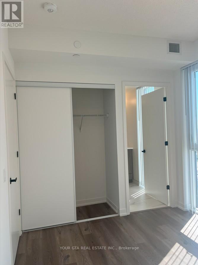 Photo 12 of 2912 28 Interchange Way, Vaughan ON