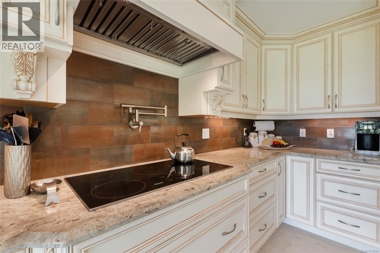 Photo 27 of 4718 4720 Shell Beach Rd, Ladysmith BC